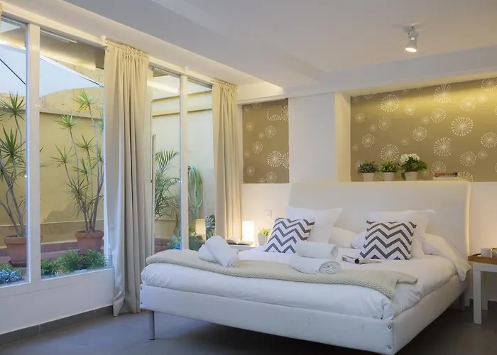 SingularStays Botanico 29 Rooms
